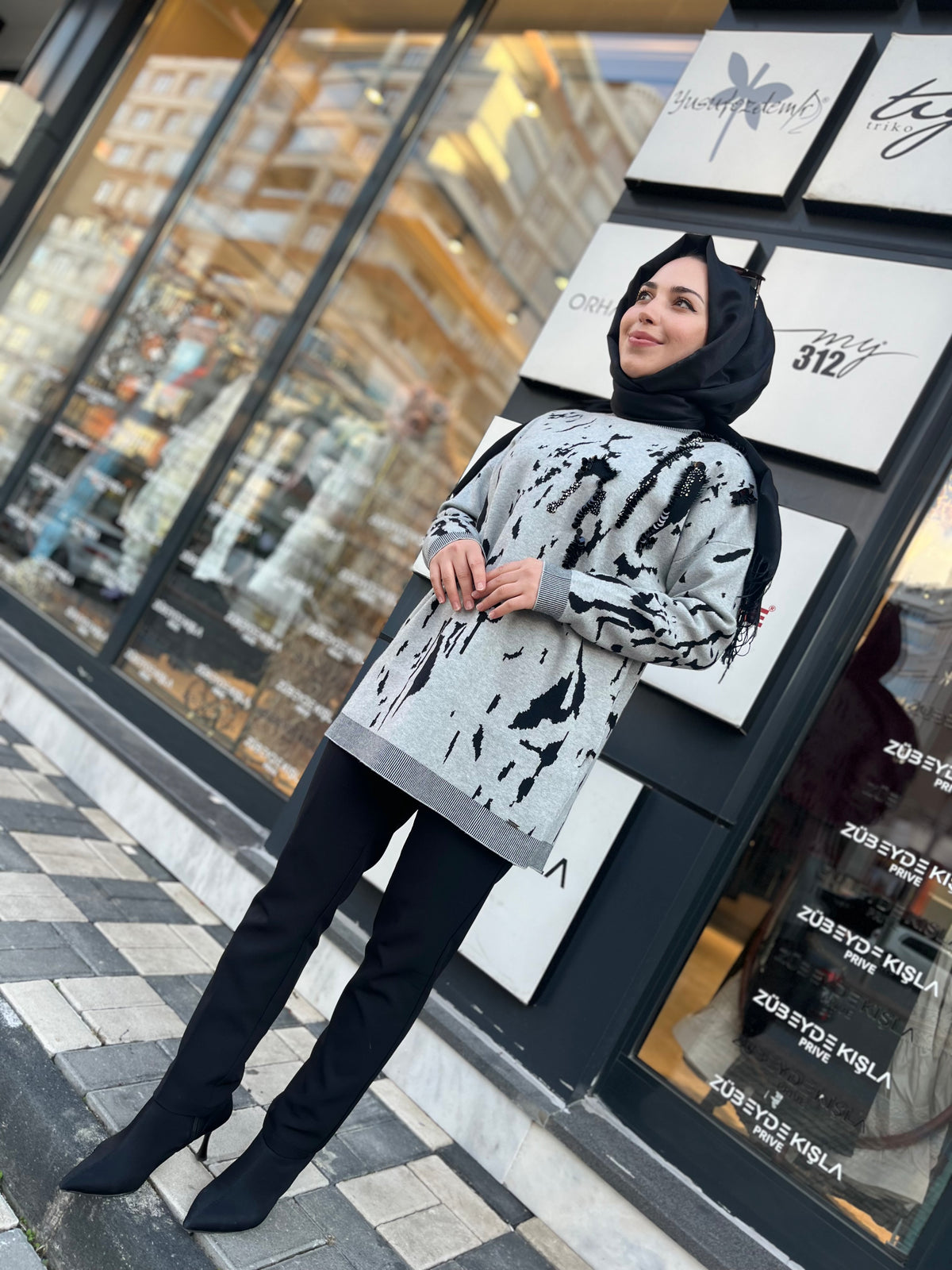 Kayra İşlemeli Triko Tunik