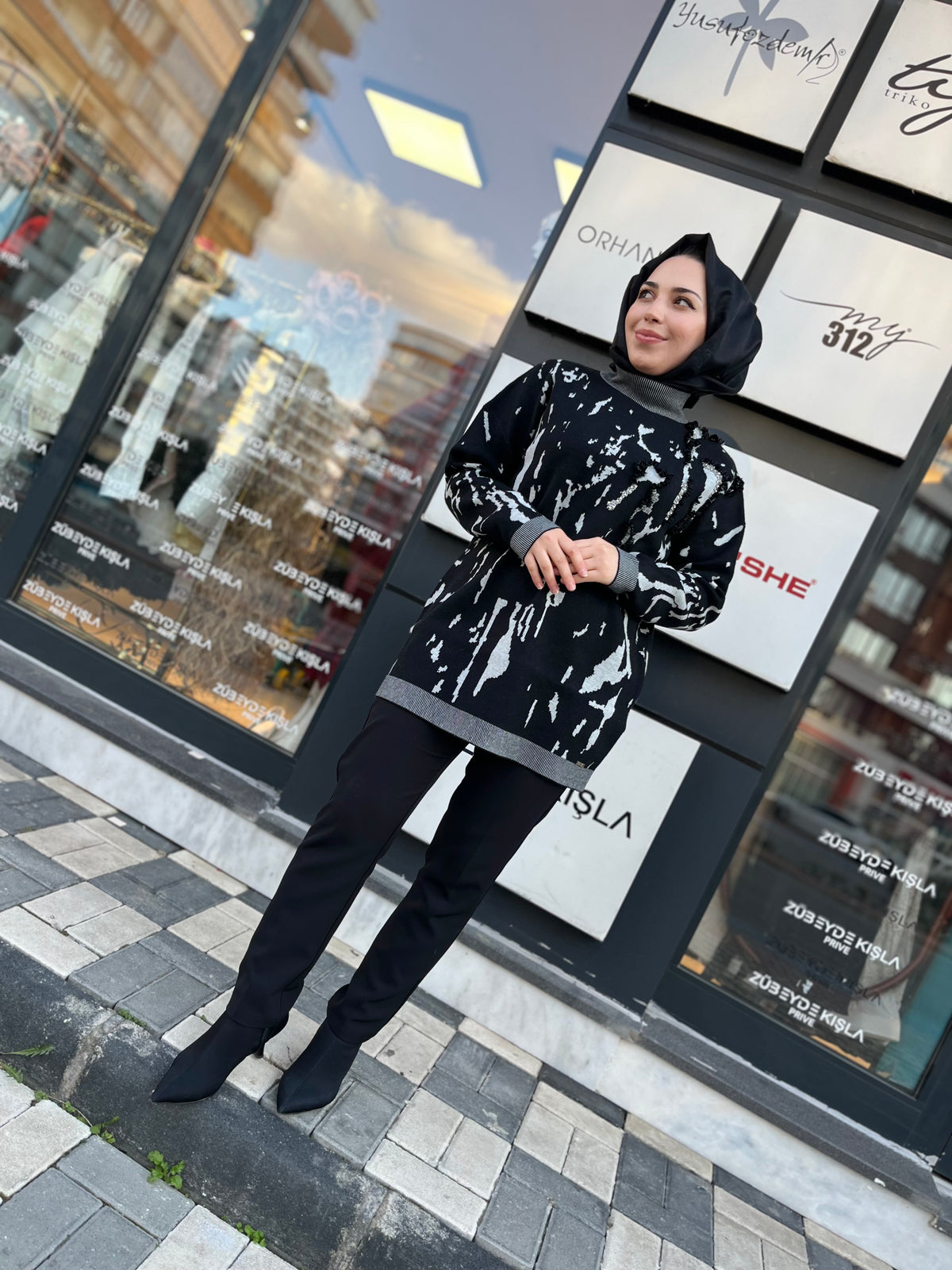 Kayra İşlemeli Triko Tunik